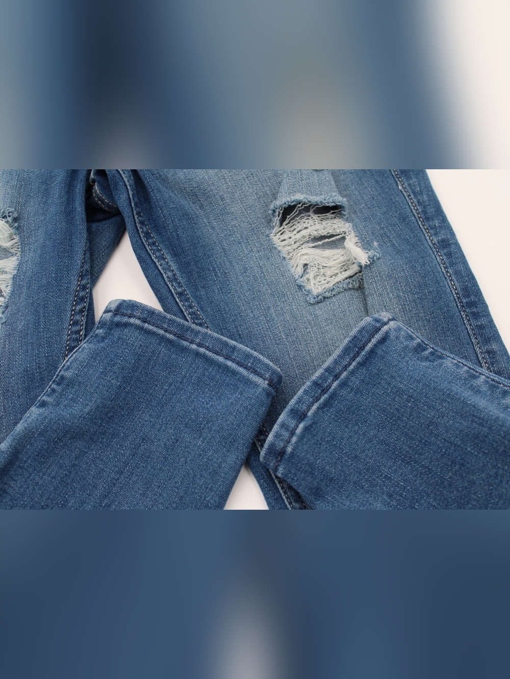 Hollister Medium Wash Distressed Skinny Jeans Size 6 (28R) - Picture 2 of 8